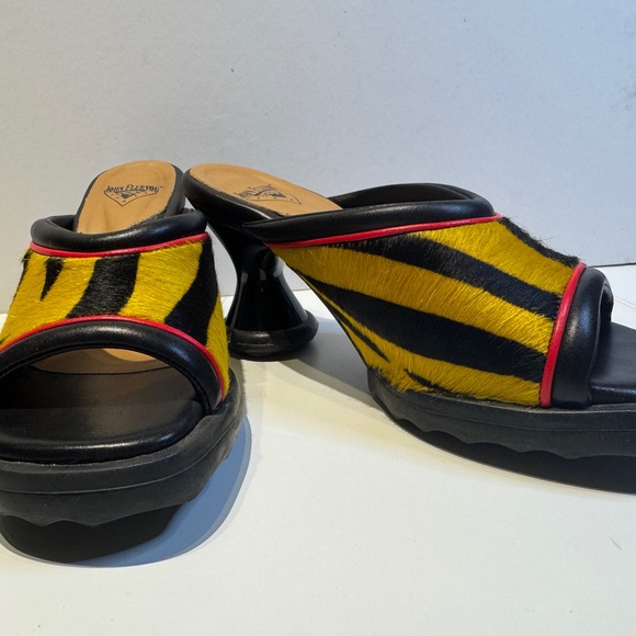 John Fluevog Women's Black and Yellow Slide Sandals Dede Yellow Tiger - Picture 7 of 7